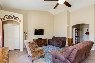 Living room photo 2