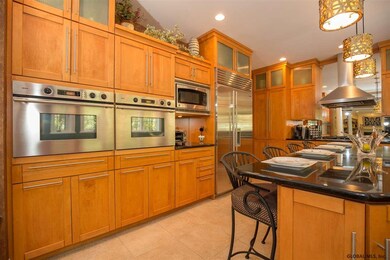 705 Waldens Pond Rd, Albany, NY 12203 - photo 4