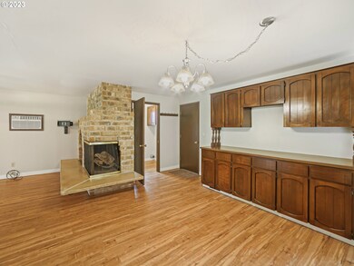 Living Room/Entrance