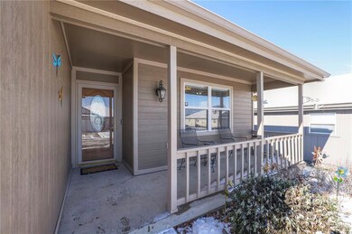 528 S Saturn Dr, Raymore, MO 64083 - photo 7