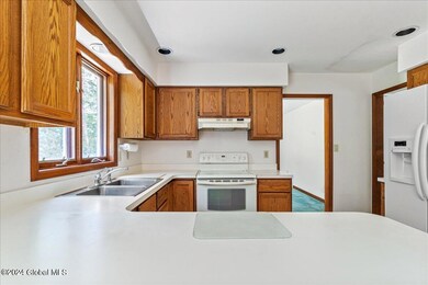 29 Knollwood Dr, Saratoga Springs, NY 12866 - photo 6