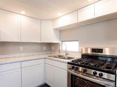 565 Marina Ln, Tavares, FL 32778 - photo 7