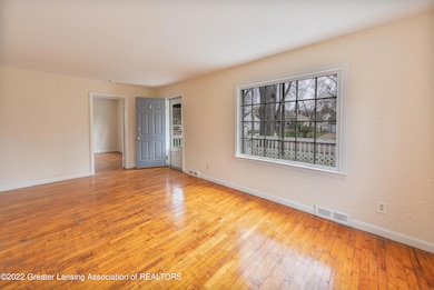 517 N Dexter Dr, Lansing, MI 48910 - photo 4