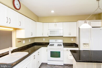 11916 Thurloe Dr, Lutherville Timonium, MD 21093 - photo 3