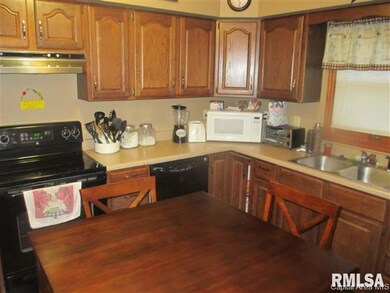 351 W Springfield St, Virginia, IL 62691 - photo 7