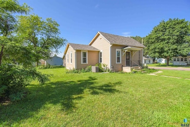 421 W 7th St, Canton, SD 57013 - photo 4