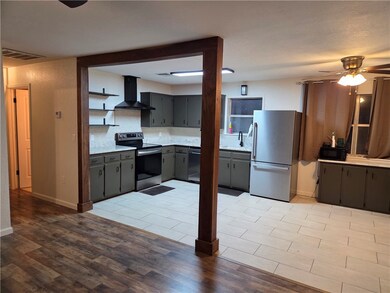 1803 S Garland Douglas Dr, Neosho, MO 64850 - photo 3