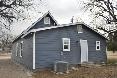 903 Mill St, Gainesville, TX 76240 - photo 5