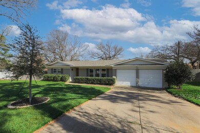 1160 Forest Oaks Ln, Hurst, TX 76053 - photo 3