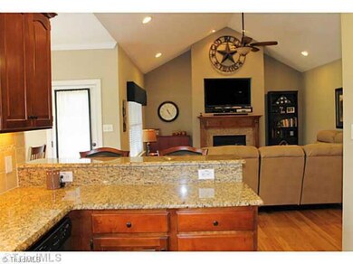 129 Postell Dr, Statesville, NC 28625 - photo 4