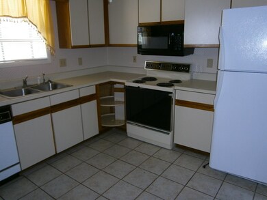 605 Independence Dr, Jacksonville, NC 28546 - photo 7