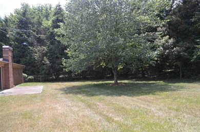 805 Woods Dr, Statesville, NC 28677 - photo 3