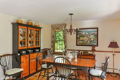 04_145WhiteOakTrail_2_DiningRoom_MLSuse_