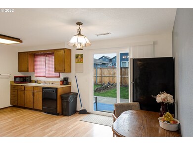 531 T St, Springfield, OR 97477 - photo 6