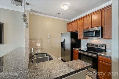 kitchen w/newer cabinets, appliances and granite