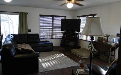 1074 SW Santa fe Dr, Fort White, FL 32038 - photo 4