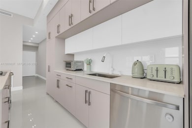 18011 Biscayne Blvd unit PH04, Aventura, FL 33160 - photo 5