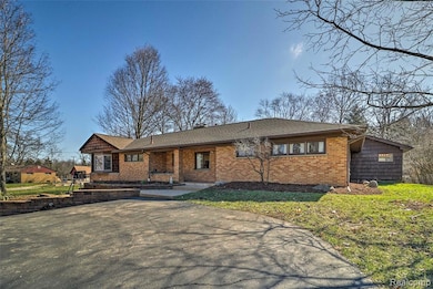 2136 Newport Rd, Ann Arbor, MI 48103 - photo 3