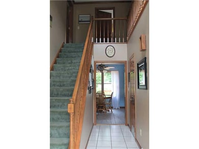 Entry/Foyer.