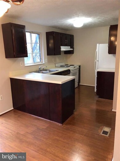 12525 Willow Spring Cir, Germantown, MD 20874 - photo 2