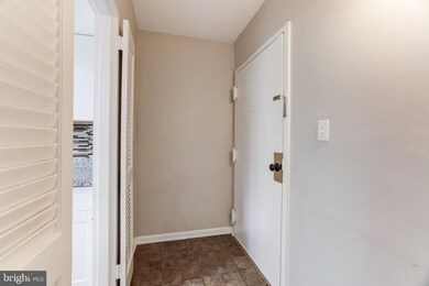 2242 Castle Rock Square unit 11C, Reston, VA 20191 - photo 4