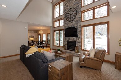 4224 Oak Leaf Ct NE, Cedar Rapids, IA 52411 - photo 4