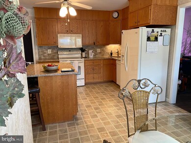 24 Flint Ridge Dr, Reading, PA 19607 - photo 7