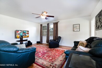 4722 Pinewood Rd, Jacksonville, FL 32210 - photo 4