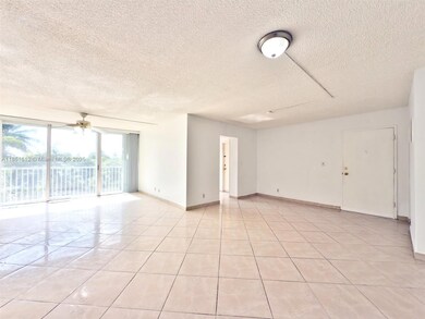 942 NE 199th St unit 302, Miami, FL 33179 - photo 2