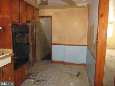 1336 Kenton Rd, Parkville, MD 21234 - photo 4