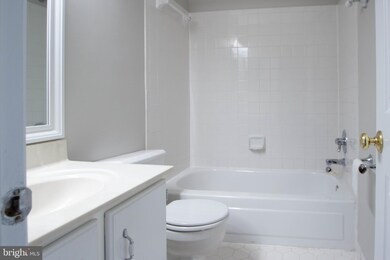 245 Finchingfield Ct, Sterling, VA 20165 - photo 5