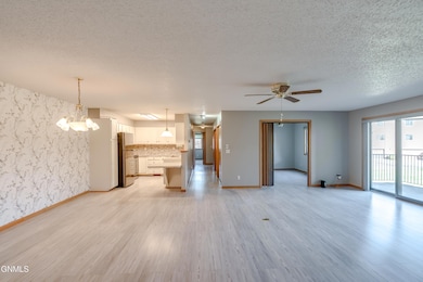 3305 Montreal St unit 202, Bismarck, ND 58503 - photo 3