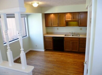 Large Eat-in Kitchen