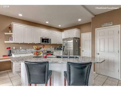 15402 SE Elinor St, Clackamas, OR 97015 - photo 5