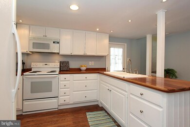 6705 Manor Woods Rd, Frederick, MD 21703 - photo 7