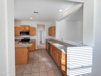 17230 W Saguaro Ln, Surprise, AZ 85388 - photo 7