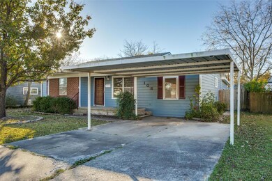 108 E Cunningham St, Bonham, TX 75418 - photo 3