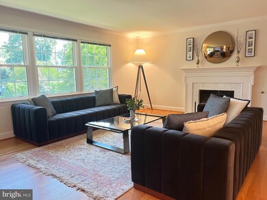 5844 Upton St, McLean, VA 22101 - photo 4