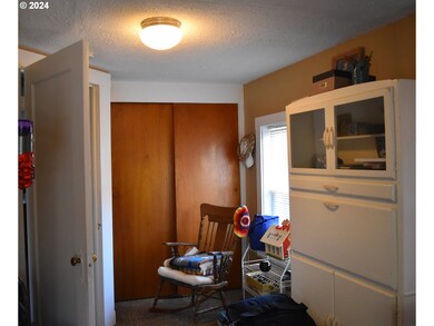 1425 W 3rd Aly, Eugene, OR 97402 - photo 6