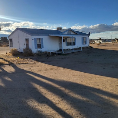 9572 Smith Rd, Phelan, CA 92371 - photo 2