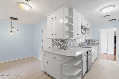 915 Old Grove Manor, Jacksonville, FL 32207 - photo 3