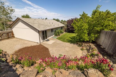 3338 SW Salmon Ave, Redmond, OR 97756 - photo 7