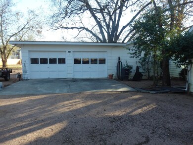 1406 Cross St, Fredericksburg, TX 78624 - photo 4