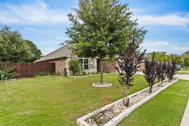211 Donna Cir, Granbury, TX 76049 - photo 2