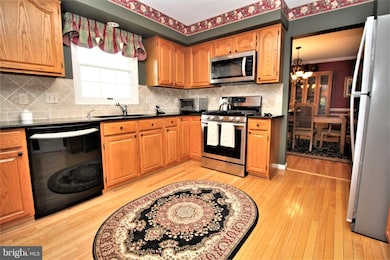 11203 Minstrel Tune Dr, Germantown, MD 20876 - photo 6