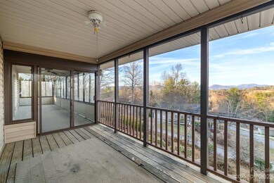 81 Chestnut Ln, Hendersonville, NC 28792 - photo 5