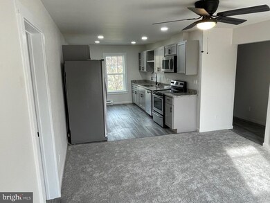 8 Chapman St unit 2, Berkeley Springs, WV 25411 - photo 4