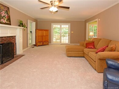 307 Montgomery Dr, Statesville, NC 28625 - photo 5