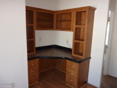 023-322719 Built in desk