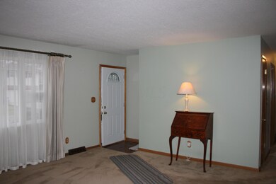 1664 Pin Oak Dr, Columbus, OH 43229 - photo 2